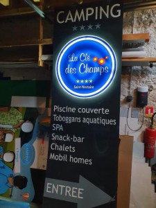 LA CLE DES CHAMPS totem lumineux