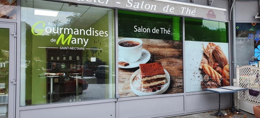 Enseigne et vitrine magasin
